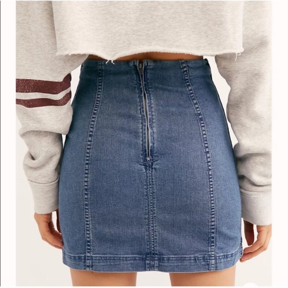 Free People Modern Femme Denim Mini Skirt in Faded Indigo | SZ 4 - Picture 4 of 14